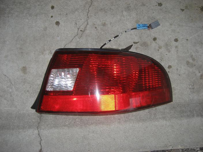 00 01 02 2003 mercury sable sedan right rear (quarter panel) tail lamp assembly
