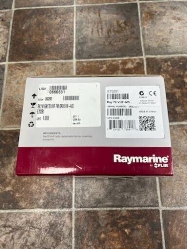 Raymarine ray70 multifunction vhf marine radio