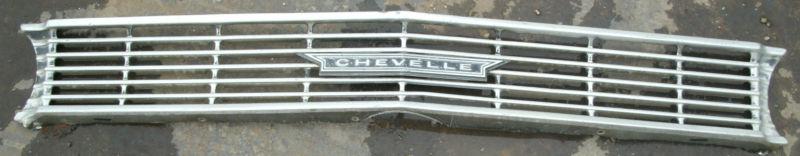 1966 66 chevy chevrolet chevelle malibu center aluminum grill grille emblem oem 