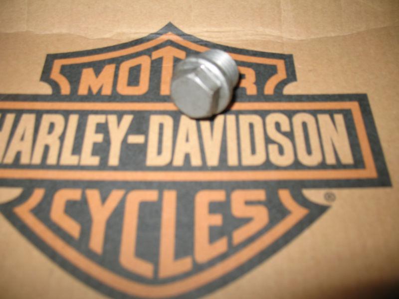 Sell harley davidson engine oil drain plug in Port Saint
