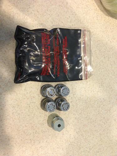 Genuine lexus oem wheel lock set 07-12 es350  is250 gs350