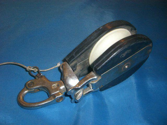 Snatch block 2 1/2" delrin sheave n/m (ronstan) brand swivel snap shackle