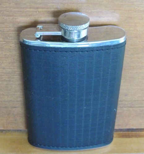 Hip pocket drink holder (flask)