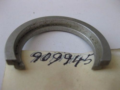 909945 omc 0909945 shift housing adopter.