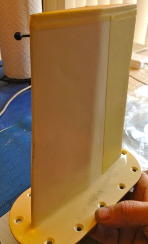 Vertical and horizontal omni / blade antenna nsn 5895-00-167-7643 never mounted