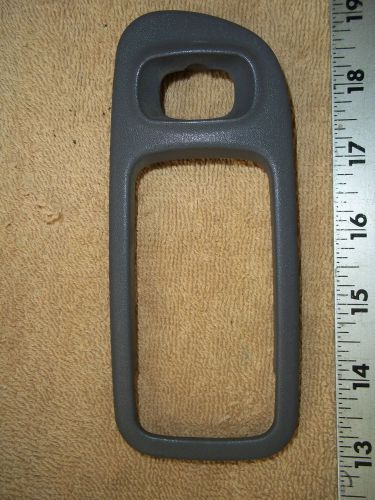 2000 nissan xterra rr door handle trim piece bezel w/opening for window control