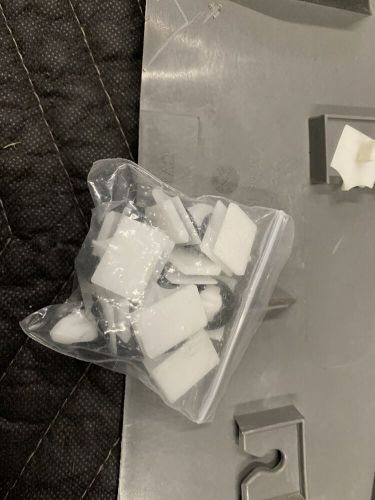 02-06 chevrolet avalanche driver front quarter fender cladding 1002043ab gm oem