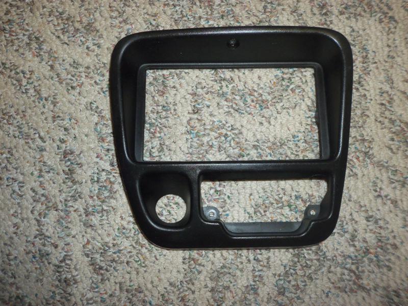 Purchase 2003 03 Geo Tracker Dash Radio Trim Bezel in Jermyn