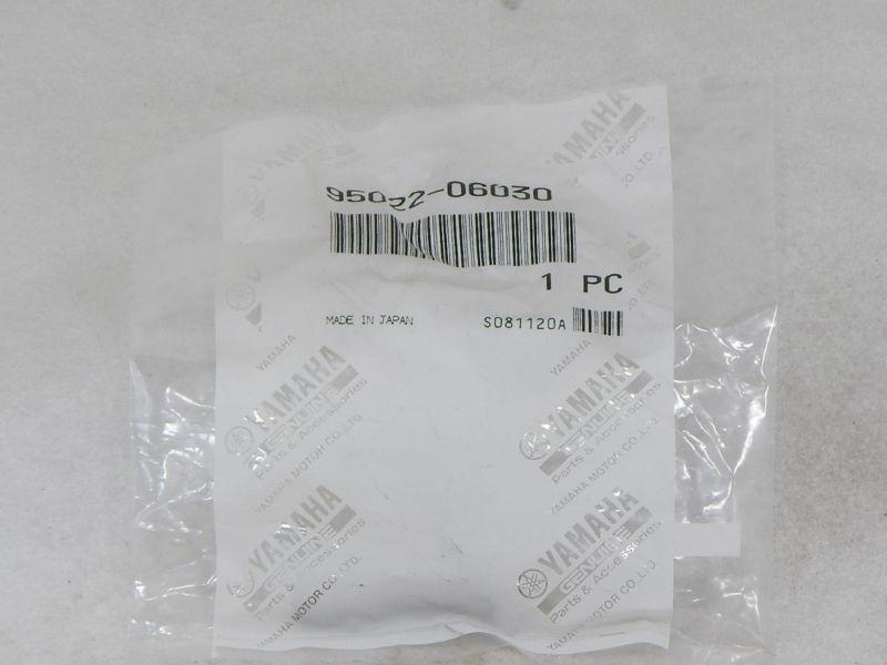 Yamaha 95022-06030 bolt *new