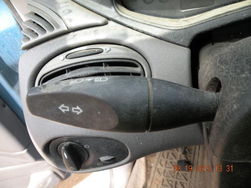 2001  focus turn signal/light  switch column mounted 196820