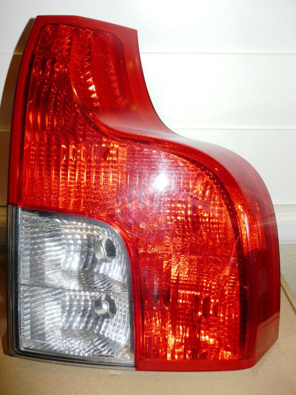 07 08 09 10 11 12 13 volvo oem rh lower tail light right passenger lamp - used