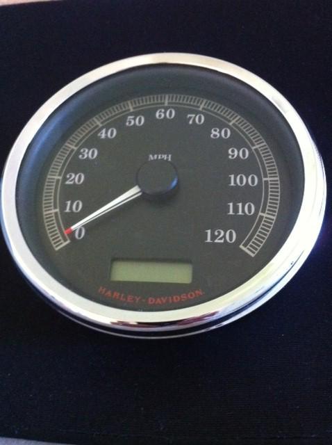 Harley speedometer 2543ml roadking softail custom fat bob dyna wideglide 04-10