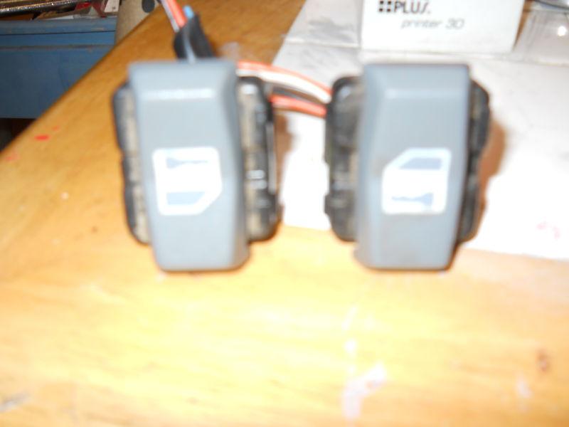 Purchase 19962001 Chevy Astro power door lock switch set in Hubbard