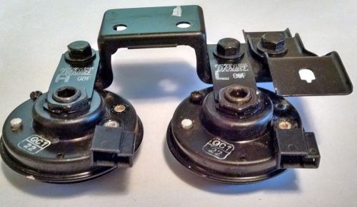 04 05 06 07 08 09 oem factory subaru legacy &amp; outback horns pair set w/ bracket