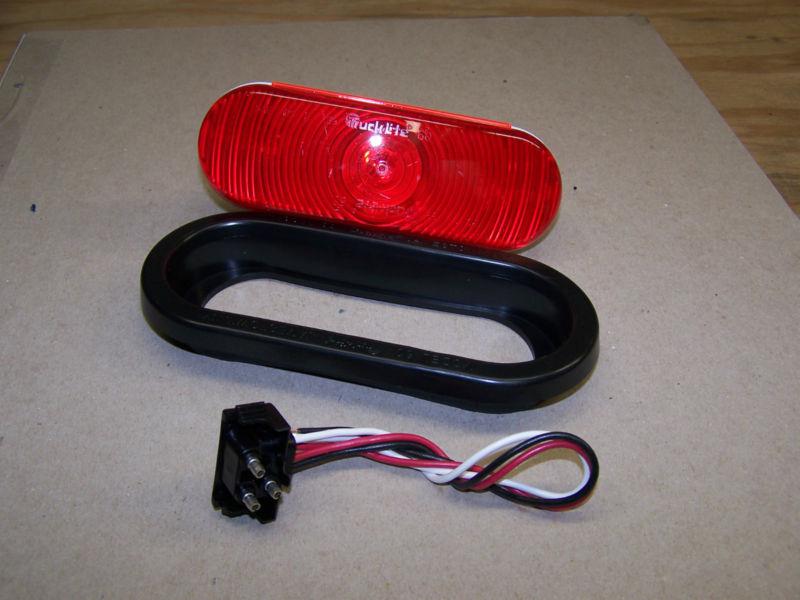 Truck-lite super 60 stop/ turn / tail / oval sealed red  lite 