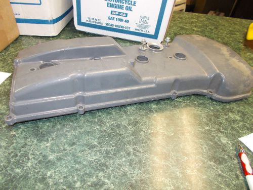 Suzuki cylinder head cover