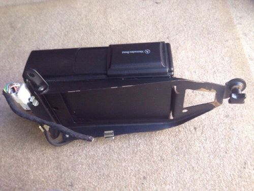 1999-2003 mercedes-benz ml320 6 disc cd changer with magazine a163 820 05 89