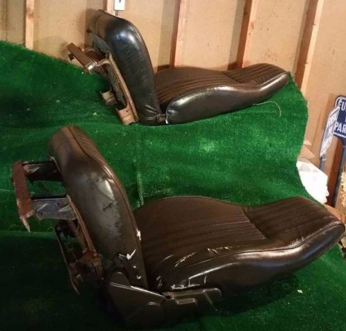 Bucket front seats for car