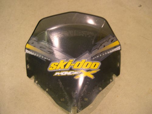 Ski-doo rev-xr high windshield, smoke with graphics- 860200217