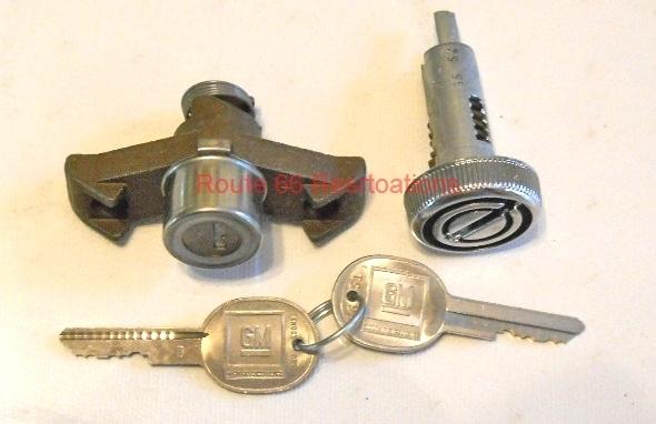 1971 1972 buick riviera trunk glove lock set 2 keys  new old stock