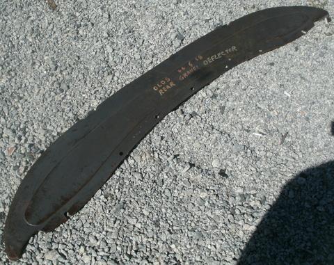 1941 41 oldsmobile olds series 66 & 68 rear center gravel deflector trim nos