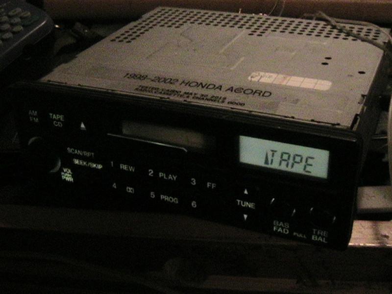 Honda factory am/fm radio cassette  39100-s84-a020-m1 works! 1998 2002 accord