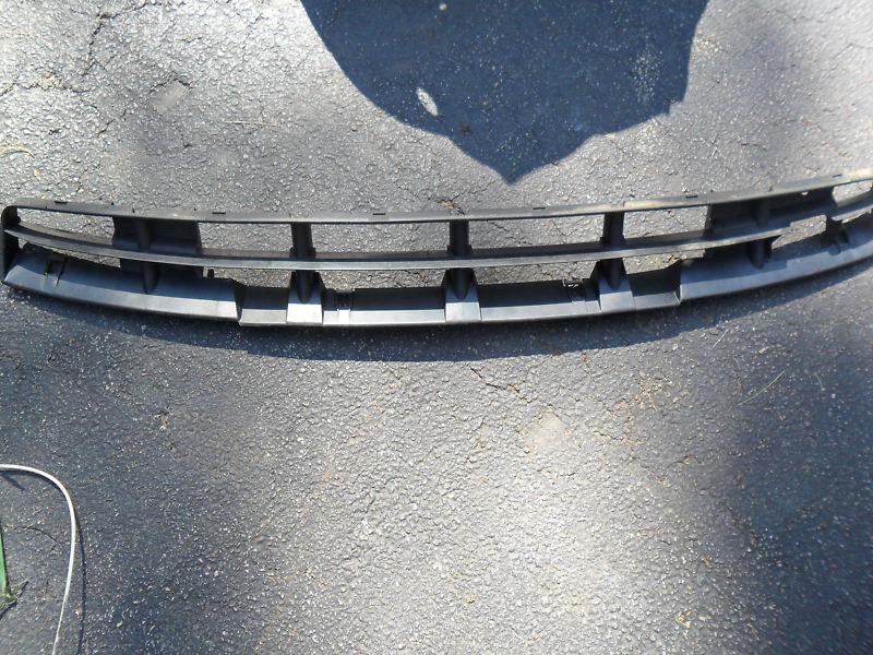 Vw  1996 vr6 passat front center bumper cover grille genuine 3a0 853 677 