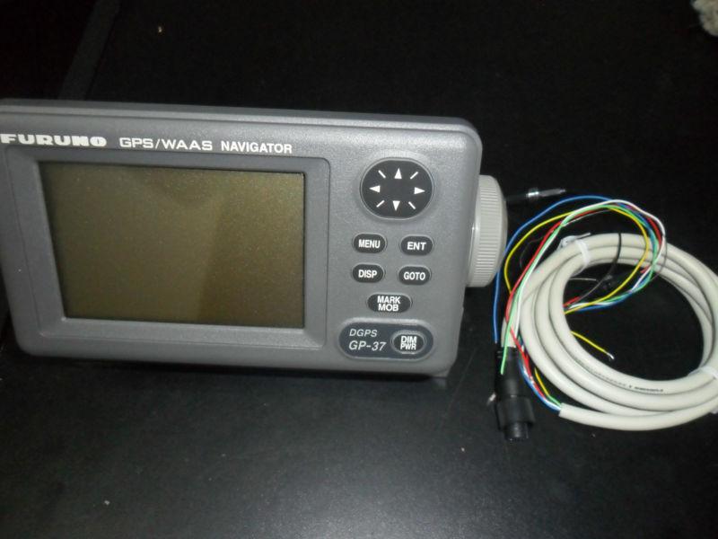 Gps furuno gp37 4.5 inch  lcd display, waas/dgps receiver and navigator