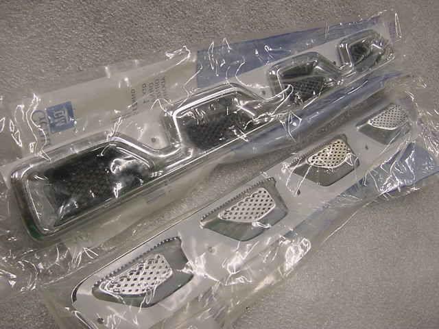 Buick lacrosse 2008-2009 nos 4 port fender ornaments