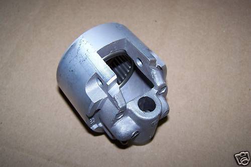 Johnson evinrude outboard motor lower unit bearing housing 387152 326667 1975-84