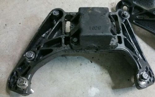 Yamaha jet ski wave runner raider venture 63m 1100 engine mount bracket front