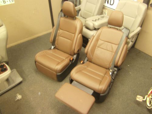 Toyota sienna  set 2 leather bucket seats recliners chestnut / brown color