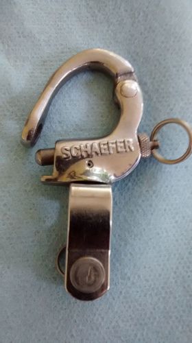 Schaefer tack shackle