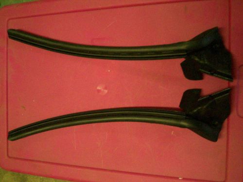 1979-1985 chevy e-body quarter window seals metro  vs3-z  new pr.