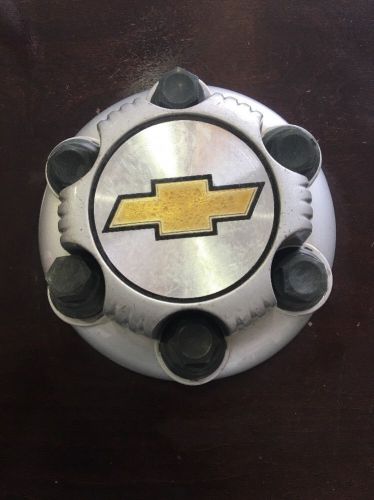 1999-2015 chevy 9596661 oem used 6 lug 1500 silver painted center cap chevrolet