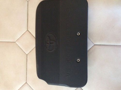 2001 toyota camry v6  le engine cover plate