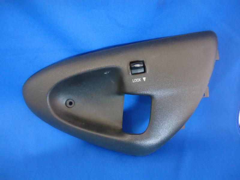 Find 2000 CHEVY MALIBU FRONT RIGHT DOOR LOCK SWITCH in Homestead