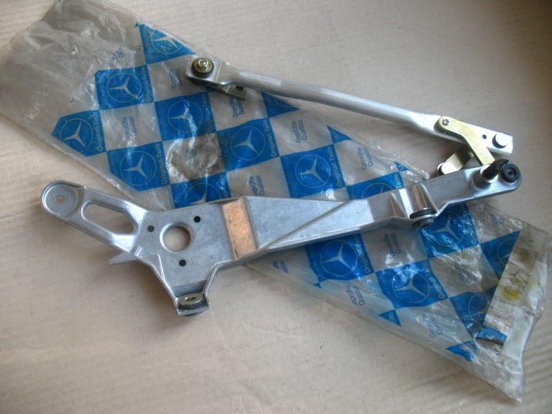 Mercedes benz w201 windshield wiper arm gearing linkage regulator 190 190e 190d