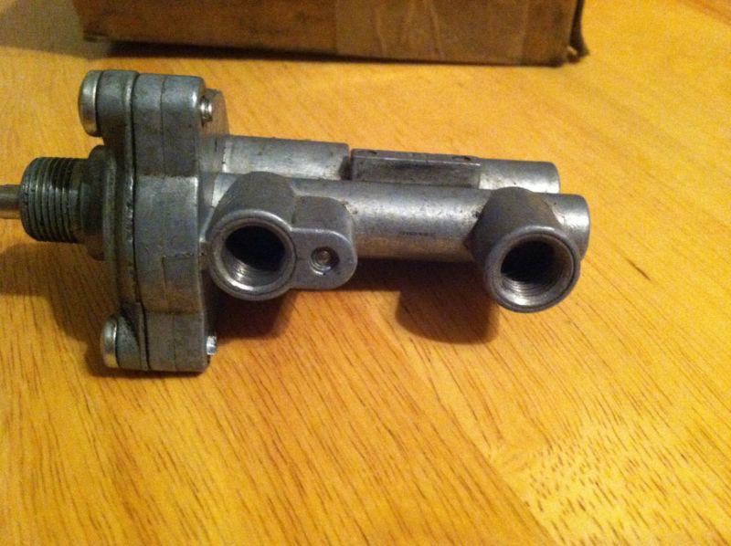 Sell Mack Truck AIR WIPER SWITCH 9131720 in pa, US, for US 5.00