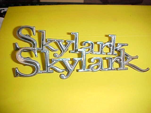 Skylark metal emblems w/nuts