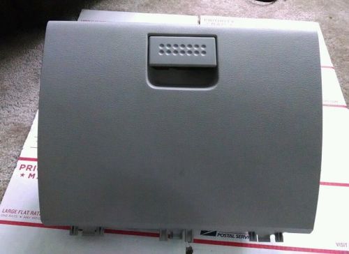 2008 chrysler pt cruiser oem light gray glove box