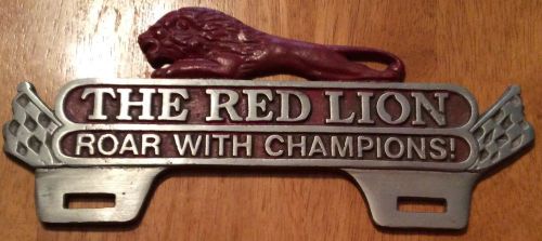The red lion license plate topper