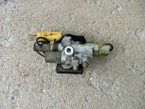 1988-1991 jaguar xj6 s-40 self leveling valve block assembly
