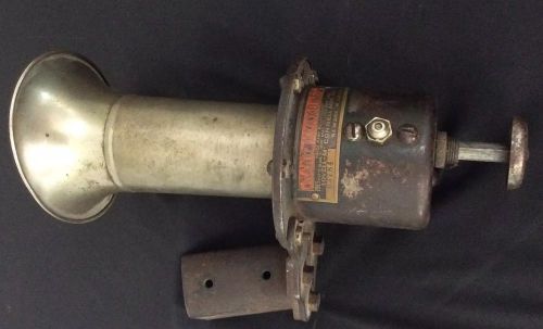 Orig. brass hand klaxon lovell mcconnell mfg co. ford model t 1906-13 w/bracket
