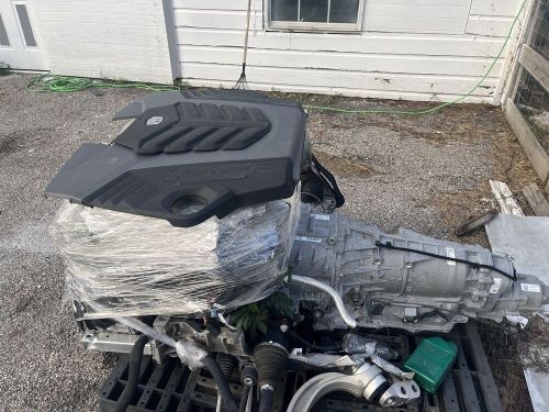 Lamborghini urus motor and transmission