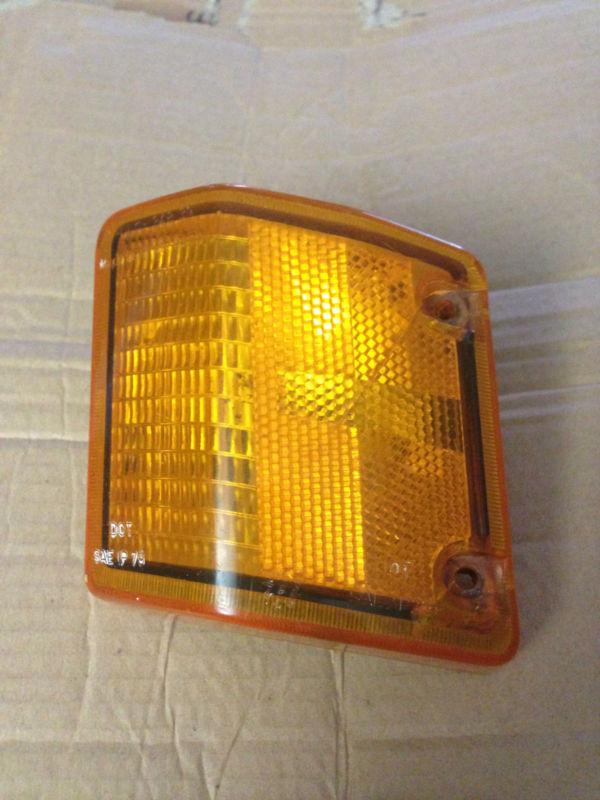 Sell FRONT TURN SIGNAL LENS W/ HOUSING LEFT VANAGON 8092 in New York