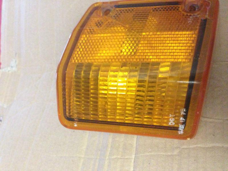 Sell FRONT TURN SIGNAL LENS W/ HOUSING LEFT VANAGON 8092 in New York