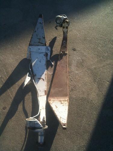 Pair of cessna 172 spring gear leg assys 0541164-4 & -3