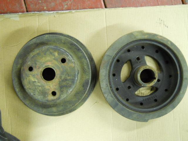 Chevy small block factory harmonic balancer and bottom pulley