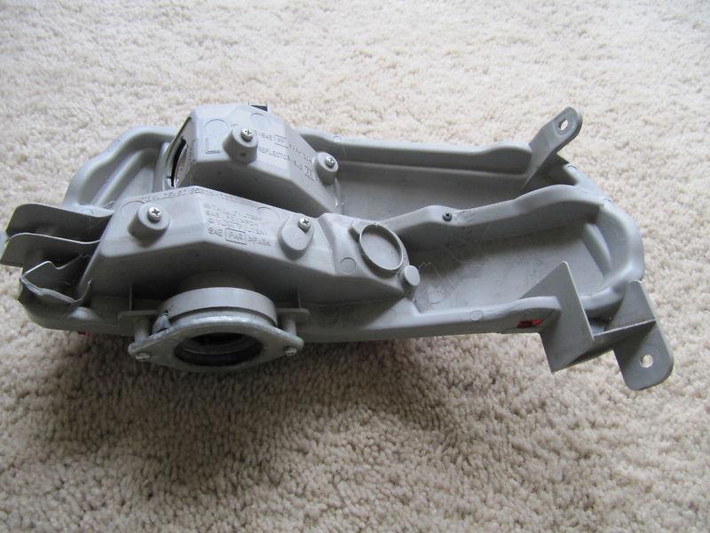 Suzuki burgman 650 oem left rear tail light taillight lamp housing 35604-10g40